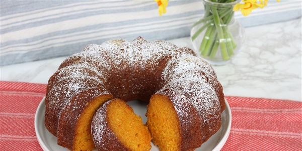 Mrkva-đumbir Bundt Cake