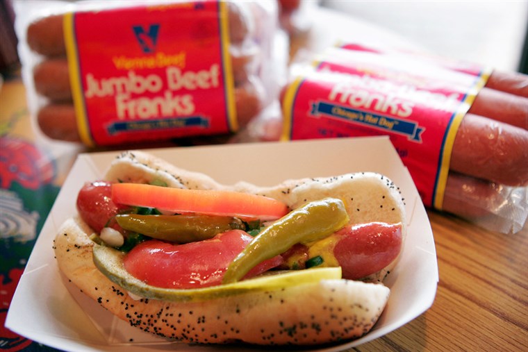 וינה Beef Hot Dogs Get National Distribution Deal