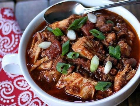 धीरे खाना बनाने वाला pork chili from The Yummy Life