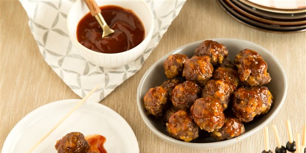 מיני Meatballs with Sweet-and-Sour BBQ Glaze
