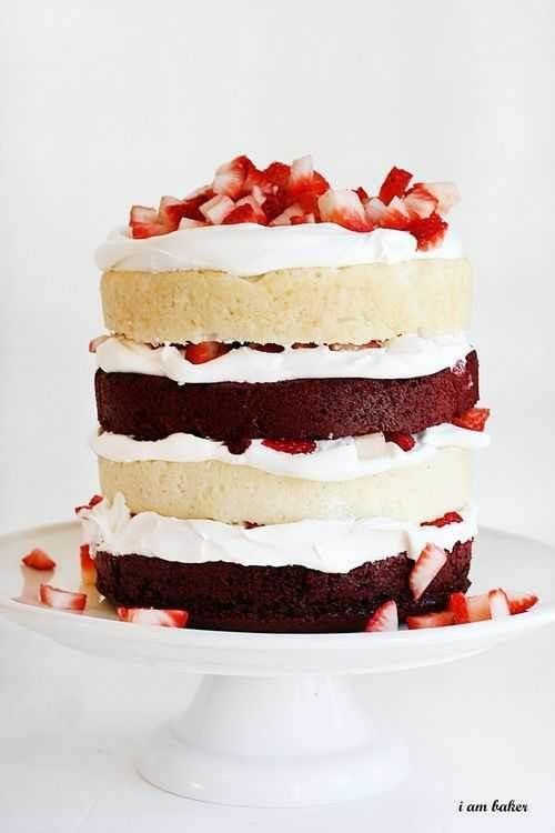 लाल velvet strawberry shortcake