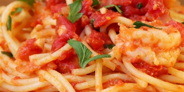 Egy-Pot Garlic Tomato Shrimp Pasta