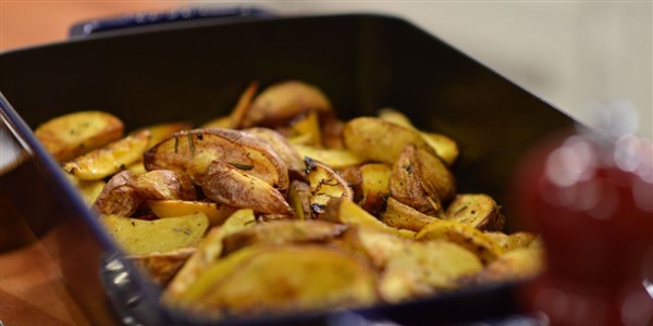 3-घटक Crispy Oven-Roasted Potatoes