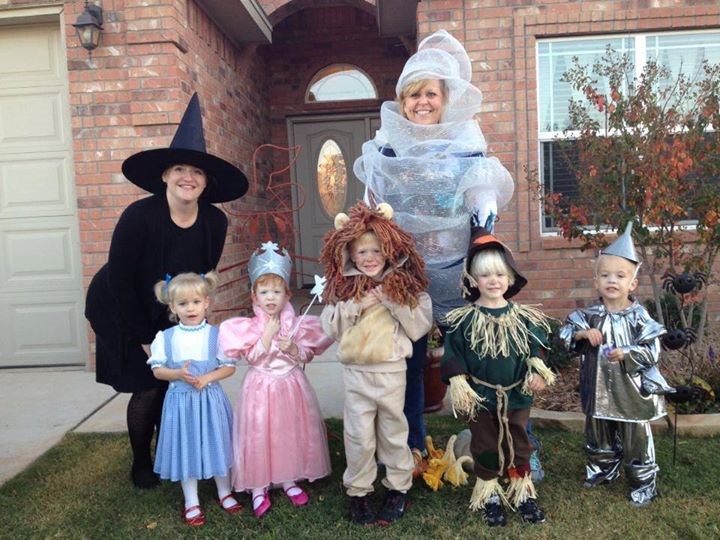 Valahol over the rainbow... this family is owning Halloween.