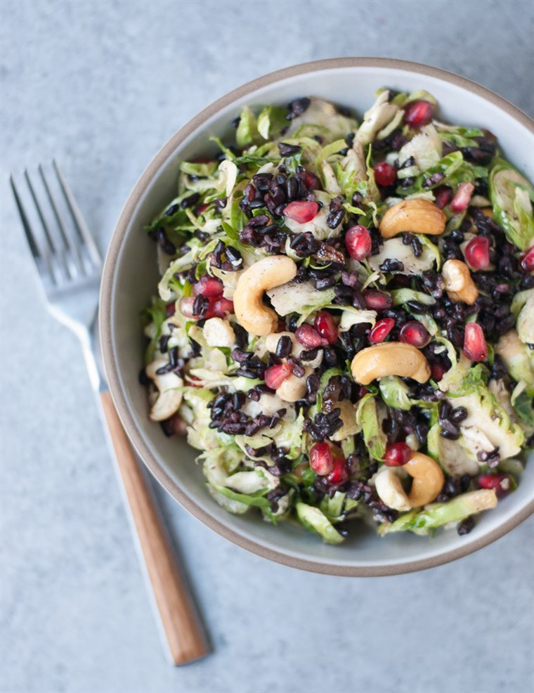 borotvált Brussels Sprouts Salad with Black Rice, Dates and Cashews recipe