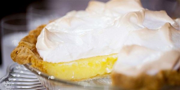 חסין Extra Lemony Meringue Pie
