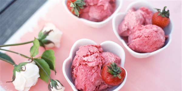 כמעט מיידי Strawberry Soft Serve Ice Cream