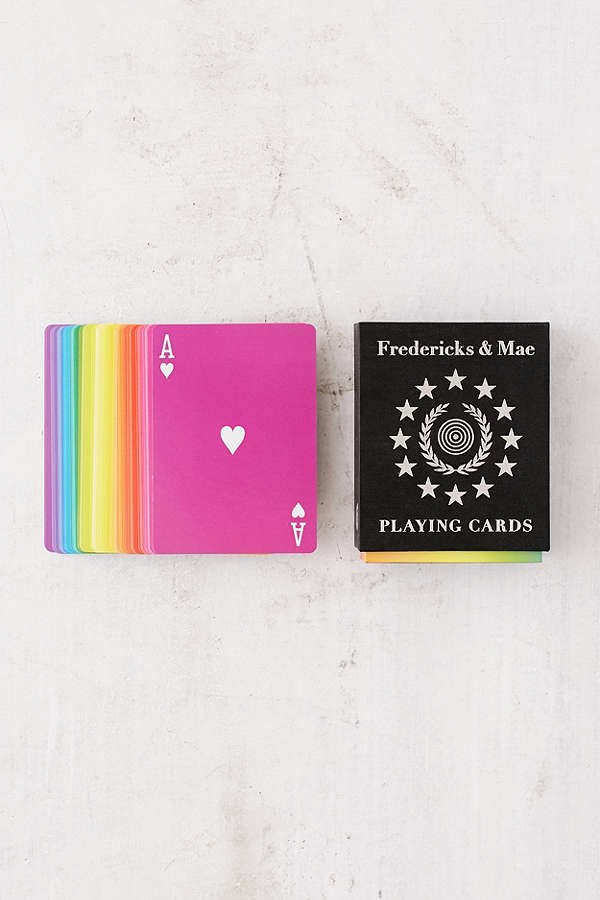 फ़्रेड्रिक्स and Mae rainbow playing cards
