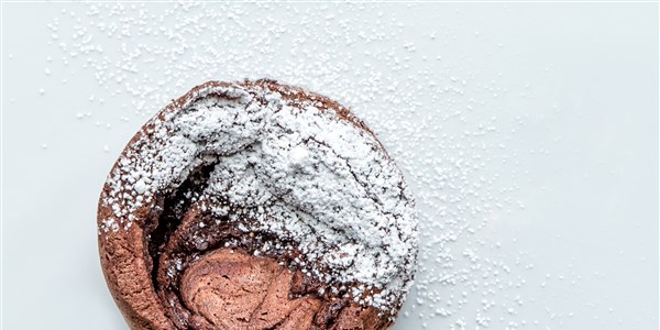6-מרכיב Chocolate Ganache Soufflé Cake