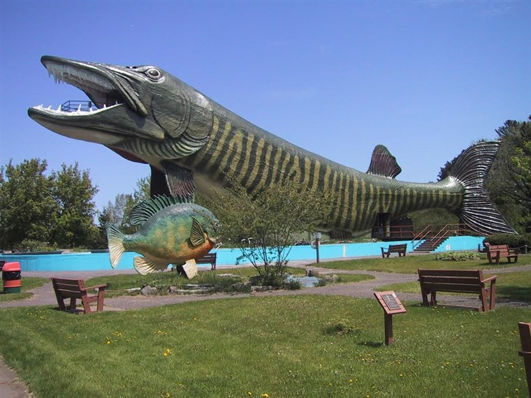 Slika: The National Fresh Water Fishing Hall of Fame is housed inside a giant steel, concrete and fiberglass fish. 