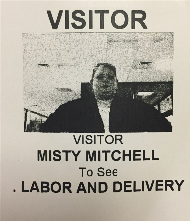 מיסטי Mitchell cut alcohol out of her diet and lost 139 pounds.