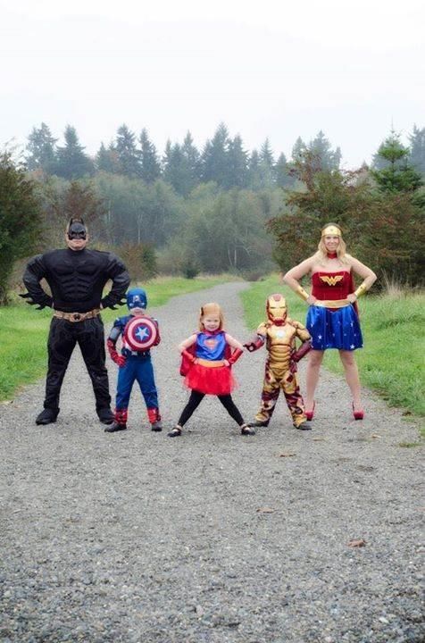משפחה Halloween Costumes: Superheros