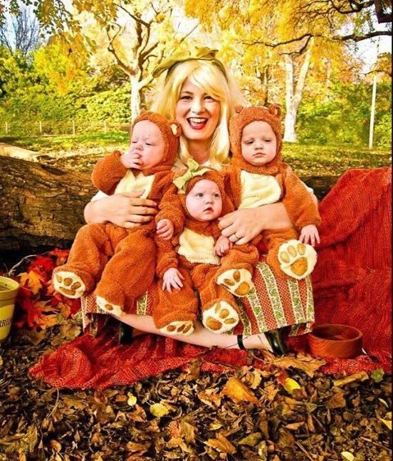 משפחה Halloween Costumes: Goldilocks and the three bears