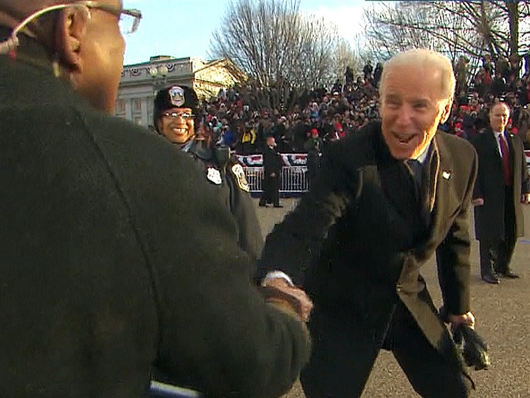 Helyettes President Joe Biden shakes hands with Al Roker during the inauguration parade.