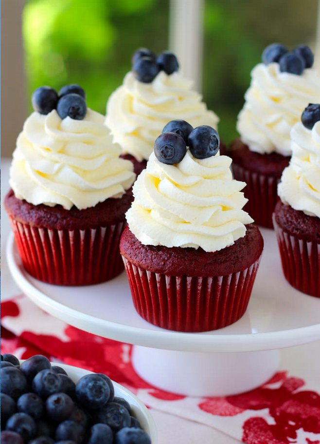 אדום velvet cupcakes