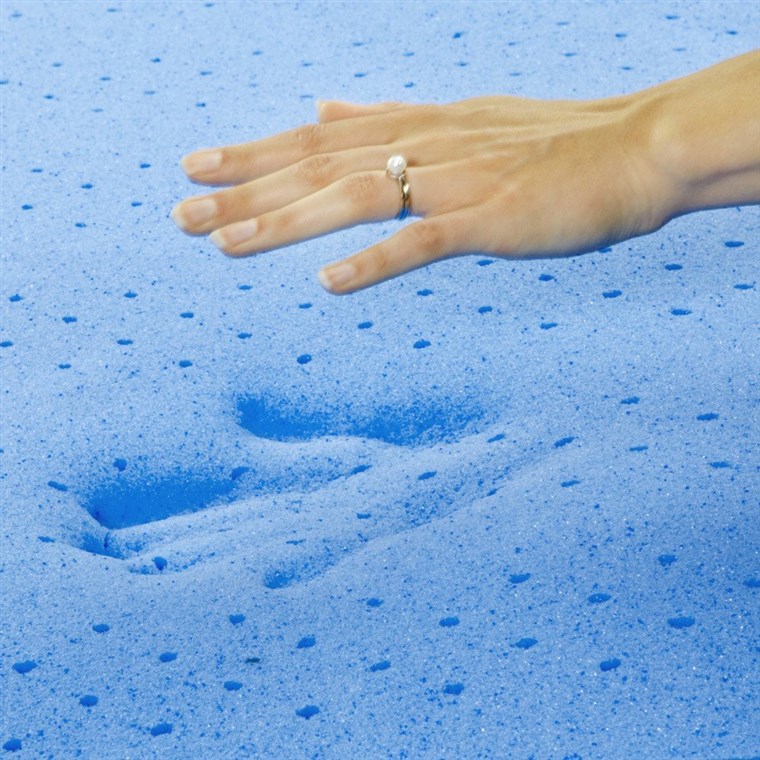 טביעת כף יד left in a cooling gel memory foam mattress topper