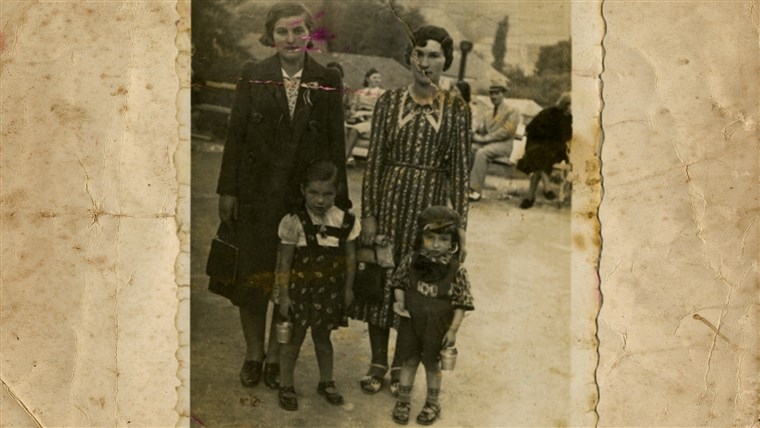 नेट Shaffir remembers his childhood as peaceful, before the war. Nat in 1938 with his sister, mother and aunt in a park in Romania. His aunt was killed in the Holocaust.