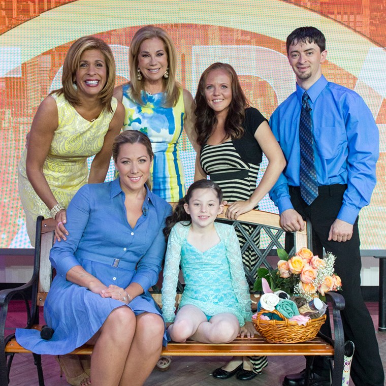 गायक Colbie Caillat surprises dancer Alissa Sizemore on the TODAY show