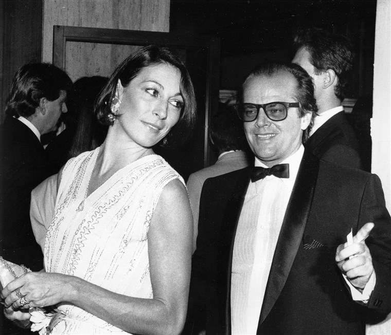 जैक Nicholson joined Anjelica Huston at the premiere of her father John Huston's film 