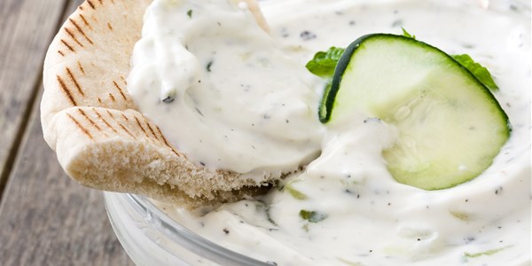 यूनानी Cucumber Yogurt Dip (Tzatziki)