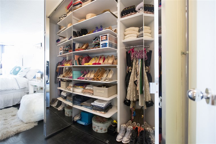 छवि: A wide look at Jill Martin's closet
