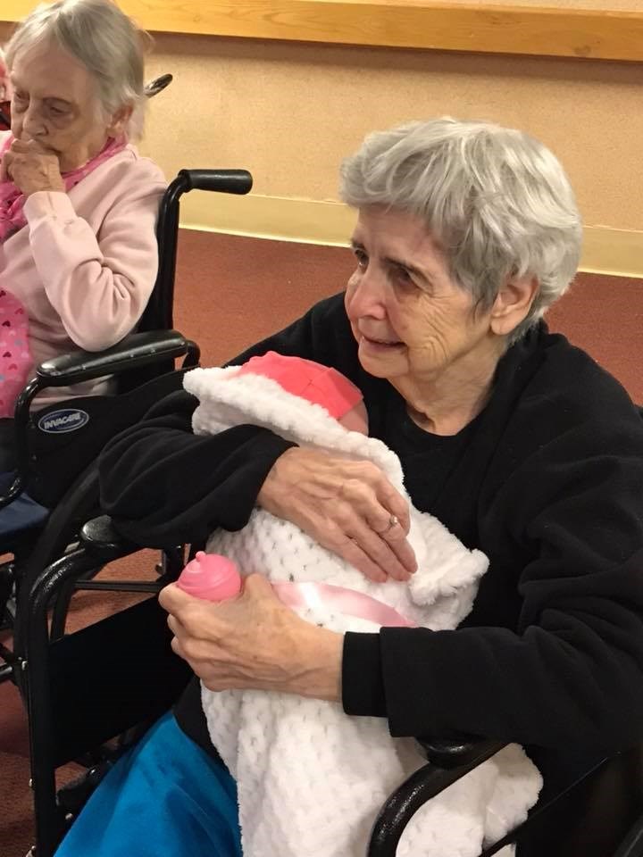 אלצהיימר's patients show joy when they receive baby dolls