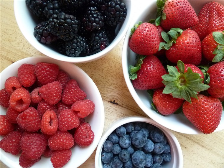 ताज़ा berries: strawberries, blueberries, raspberries and blackberries