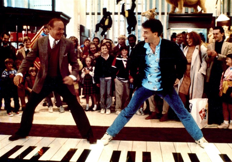 टॉम Hanks dances on piano in 