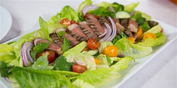 תאילנדית Salad with Grilled Dry-Aged Beef