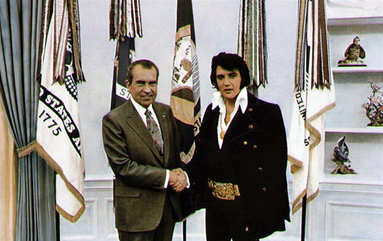 תמונה: President Richard Nixon meeting with Elvis on Dec. 21, 1970.