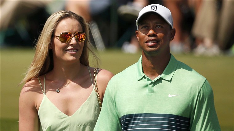 स्कीइस चलनेवाला Lindsey Vonn stands next to her boyfriend, U.S. golfer Tiger Woods
