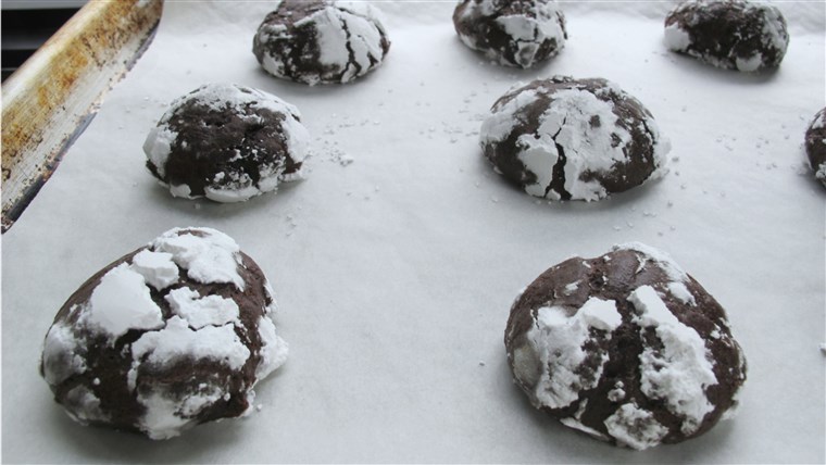 יותר מדי Chocolaty Crinkles cookie recipe by Baked bakery in Brooklyn