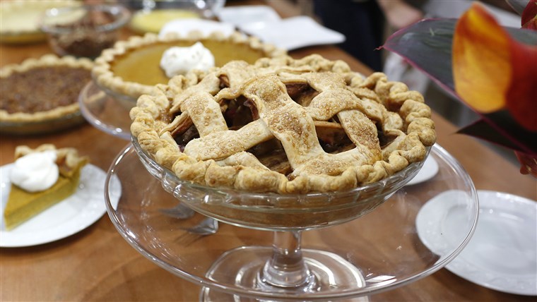 מתובל Apple-Cranberry Lattice Pie