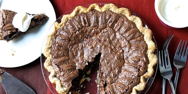 चॉकलेट Pecan Pie is the ultimate dessert