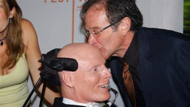 רובין Williams helped lift the spirits of old friend Christopher Reeve after Reeve's 1995 accident that left him with quadriplegia. 