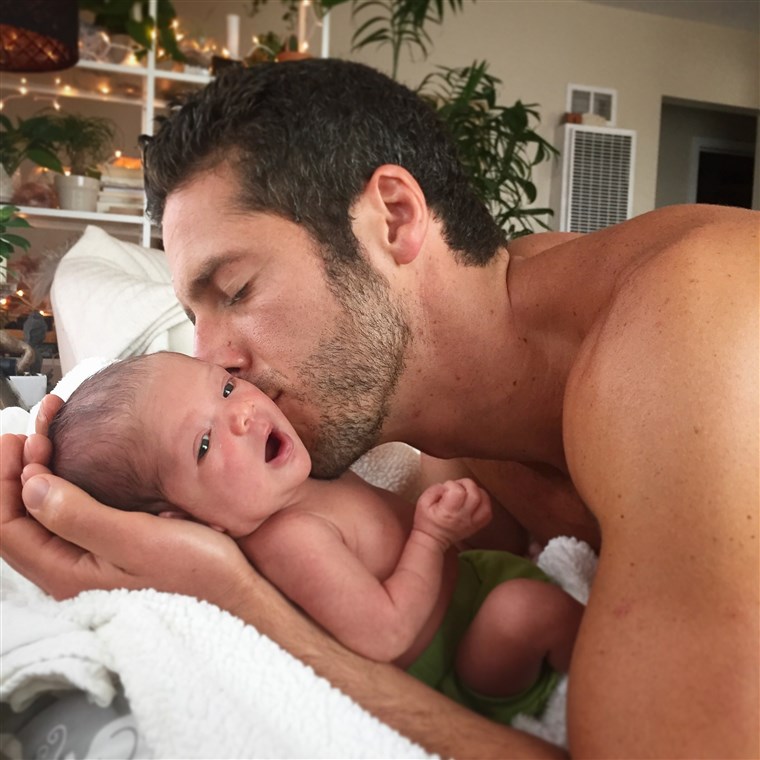 דניאל Eisenman kisses his baby girl.