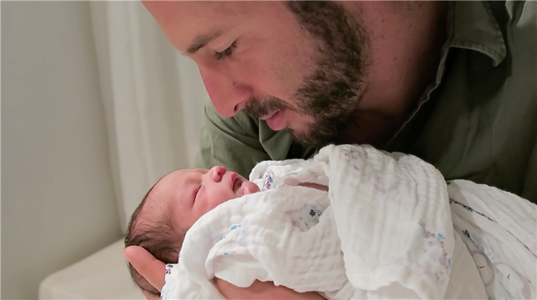 डैनियल Eisenman turned zen to calm his infant daughter.