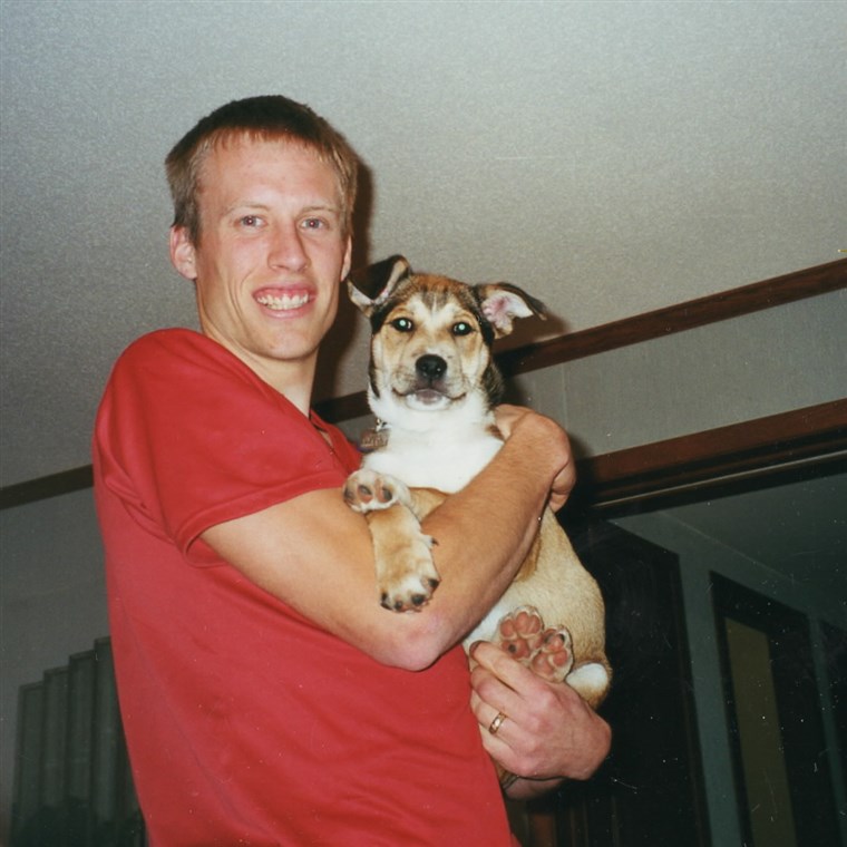 בן Moon met Denali at an animal shelter in November 1999.