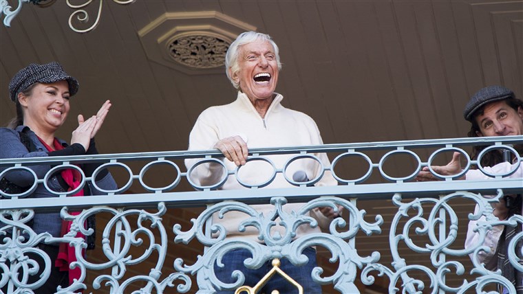 תמונה: Dick Van Dyke Celebrates His 90th Birthday At Disneyland
