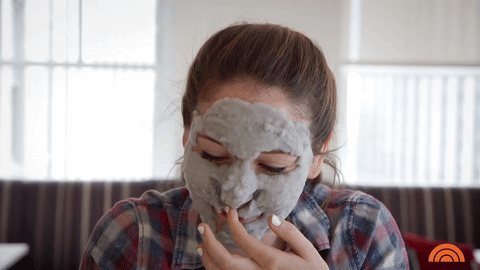 רבקה Lowin tries the Elizavecca Milky Piggy Carbonated Clay Bubble Mask.