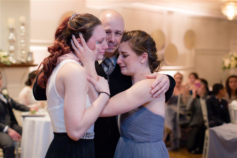 אבא dying of cancer dances with his daughters at friends' wedding