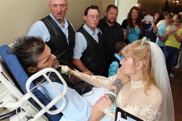 मौत man hospital wedding ultrasound