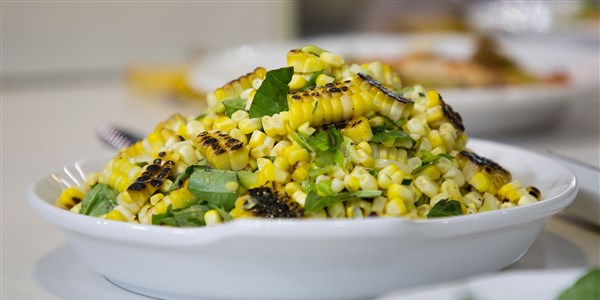भुना हुआ Corn Salad with Basil