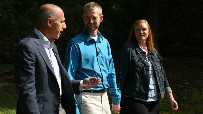 मैट Lauer with Dr. Kent Brantly and his wife, Amber.