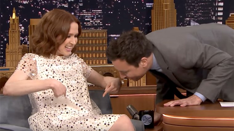 ऐली Kemper announces her pregnancy on The Tonight Show Starring Jimmy Fallon