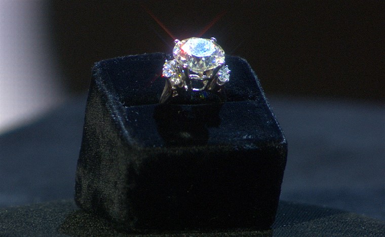 अदरक Alden's engagement ring.