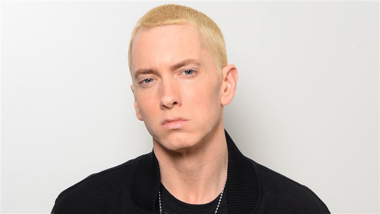 תמונה: MTV EMA's 2013 - Eminem Dressing Room Exclusive