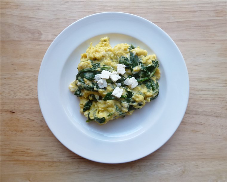 तले हुए eggs with spinach and feta