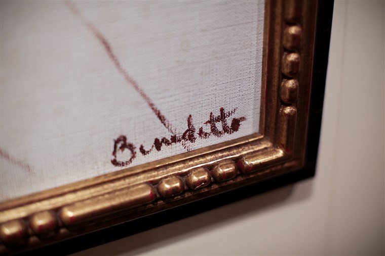 छवि: Tony Bennett's signature on a canvas