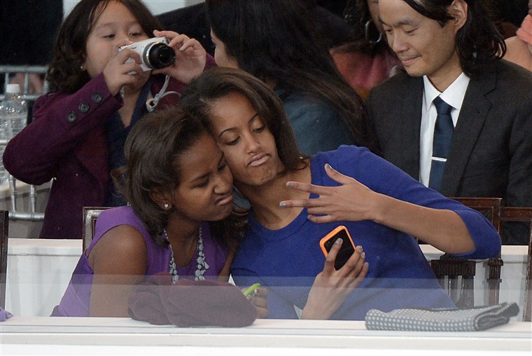Sasha Obama, Malia Obama take a selfie